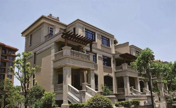 老旧房屋进行外墙仿石漆施工是否需要对基层挂网？